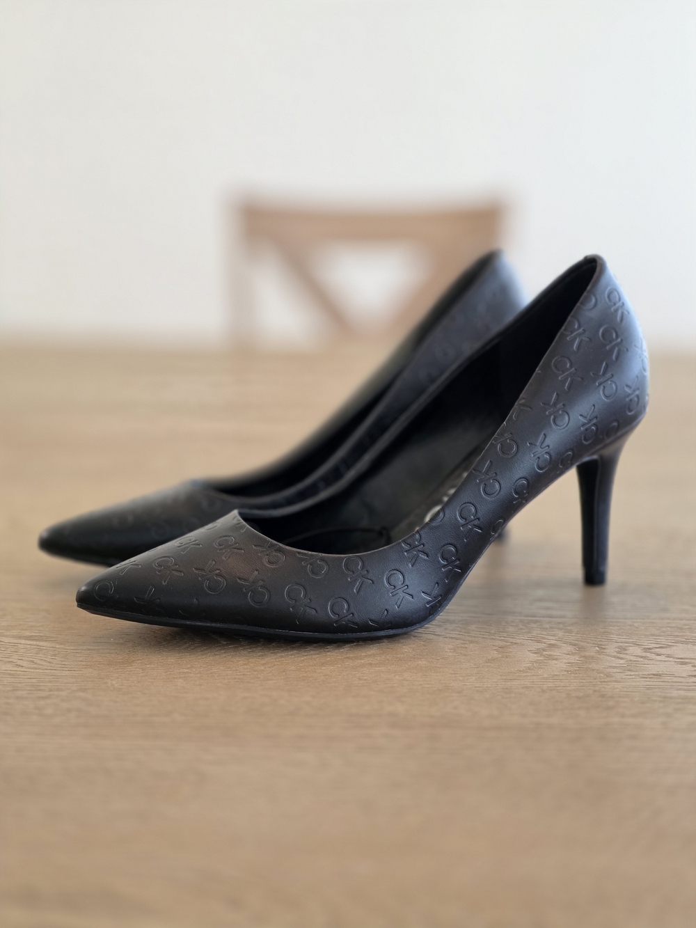 Calvin Klein Black Embossed Logo Pointed-Toe Stilettos Black Women's Size 8 New